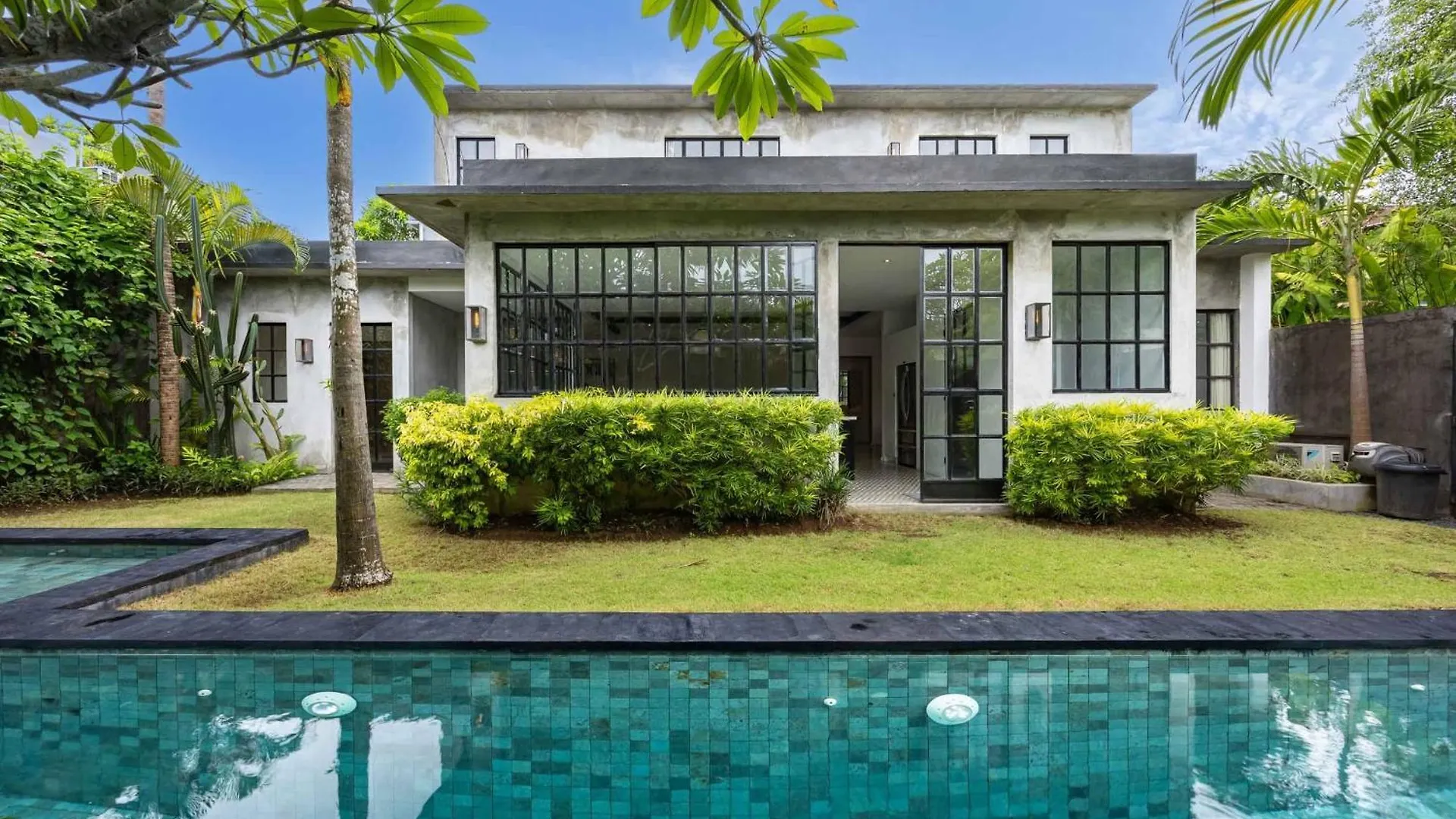 Villa Tupai - Best Location 3Br With Ac Living Room, 600M To Berawa Beach, Perfect For Surfers Canggu  Canggu (Bali)