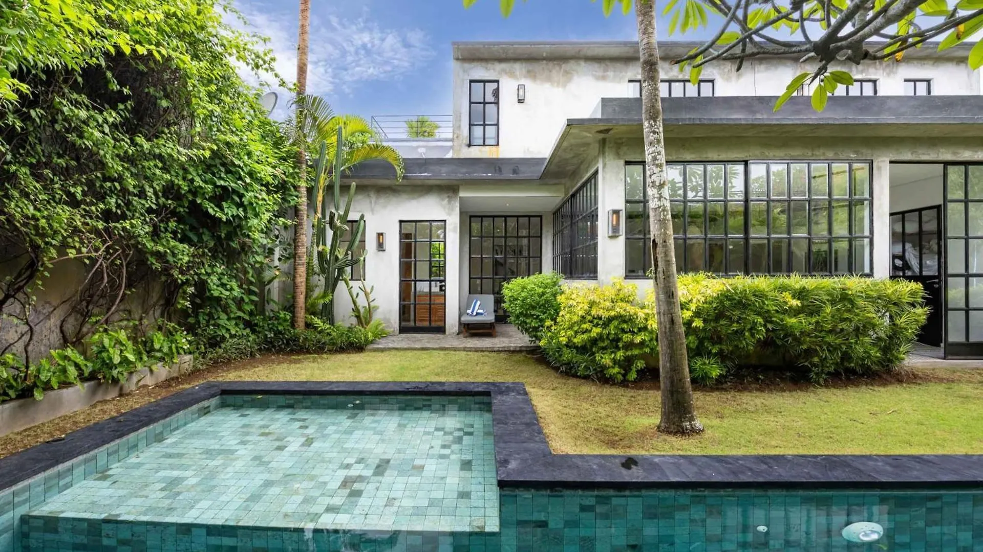 Villa Tupai - Best Location 3Br With Ac Living Room, 600M To Berawa Beach, Perfect For Surfers Canggu  0*, Canggu (Bali)
