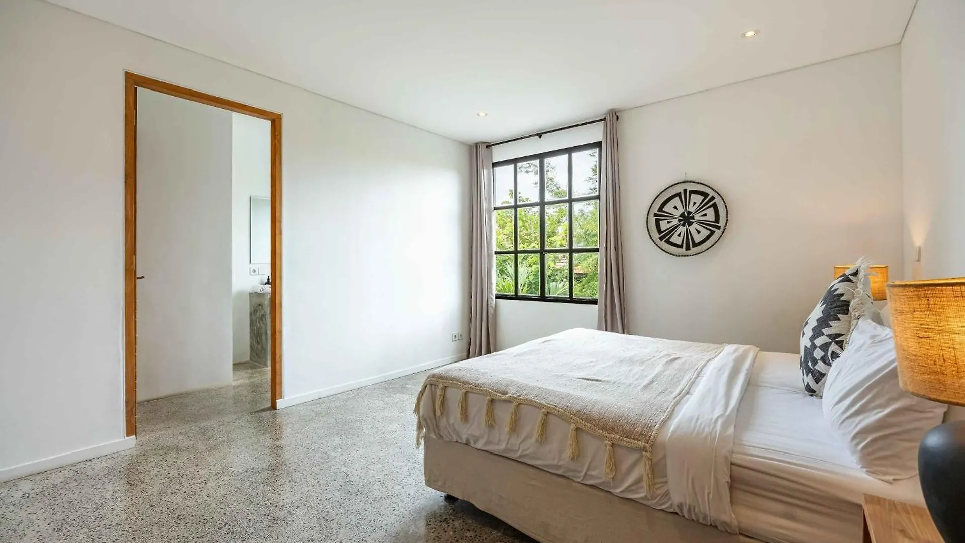 Villa Tupai - Best Location 3Br With Ac Living Room, 600M To Berawa Beach, Perfect For Surfers Canggu