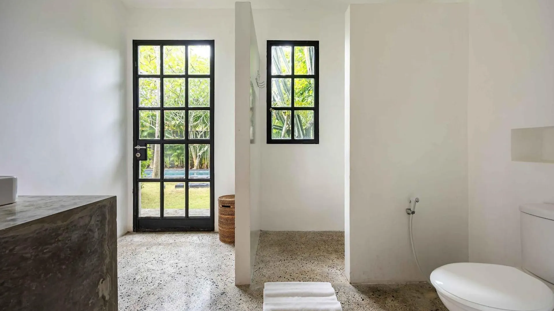 Villa Tupai - Best Location 3Br With Ac Living Room, 600M To Berawa Beach, Perfect For Surfers Canggu