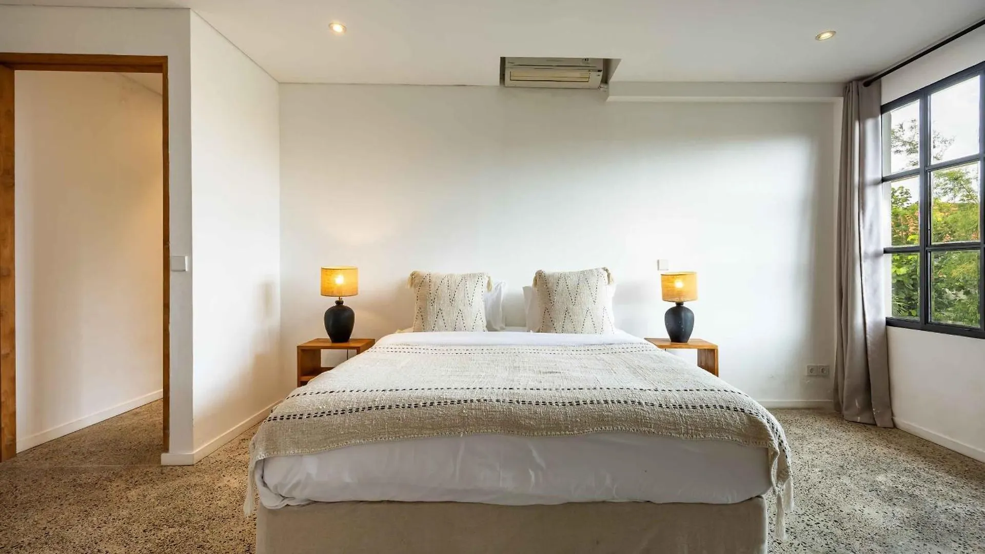 Villa Tupai - Best Location 3Br With Ac Living Room, 600M To Berawa Beach, Perfect For Surfers Canggu  0*, Canggu (Bali) Indonesia