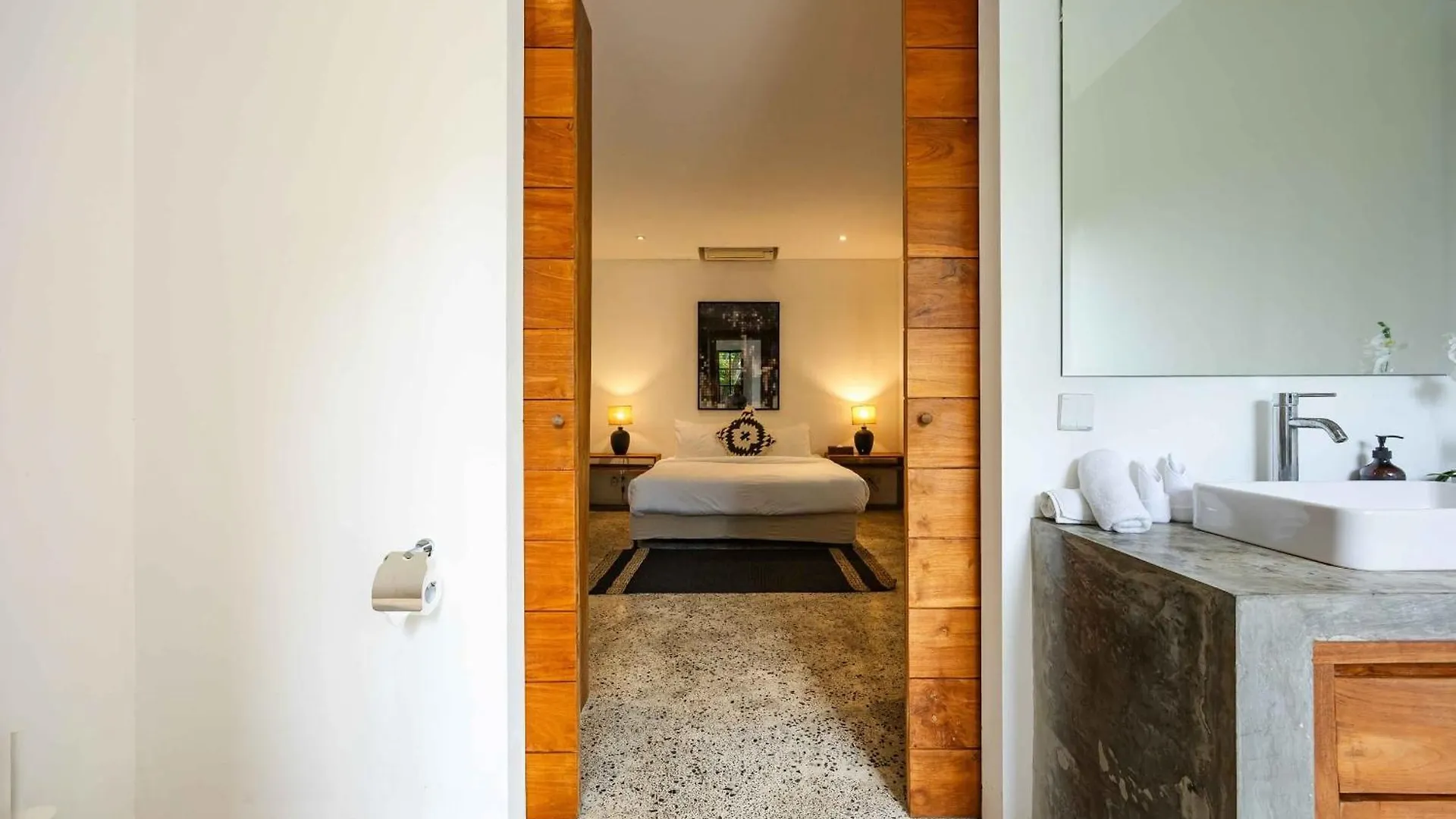 Villa Tupai - Best Location 3Br With Ac Living Room, 600M To Berawa Beach, Perfect For Surfers Canggu