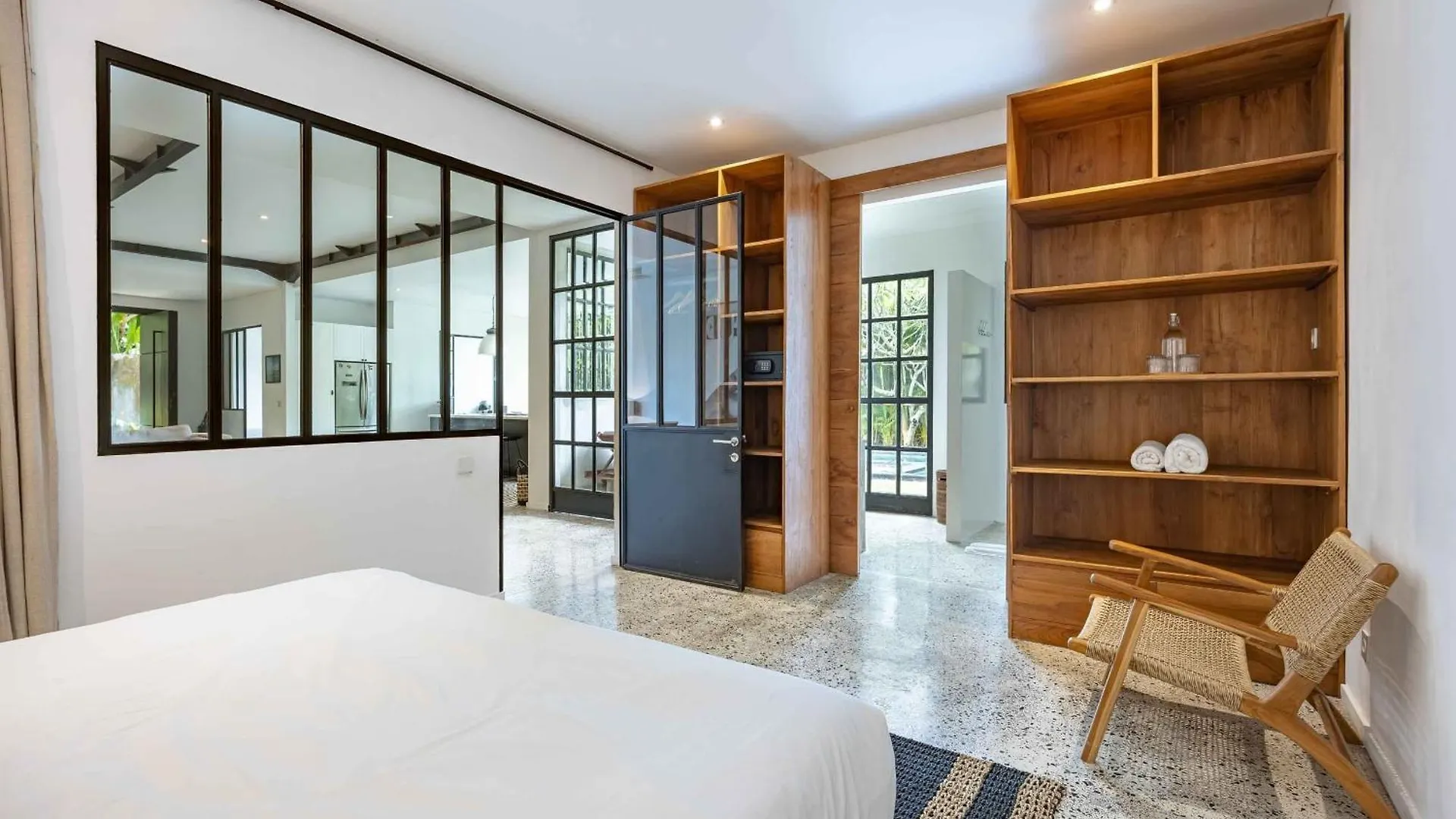 Villa Tupai - Best Location 3Br With Ac Living Room, 600M To Berawa Beach, Perfect For Surfers Canggu