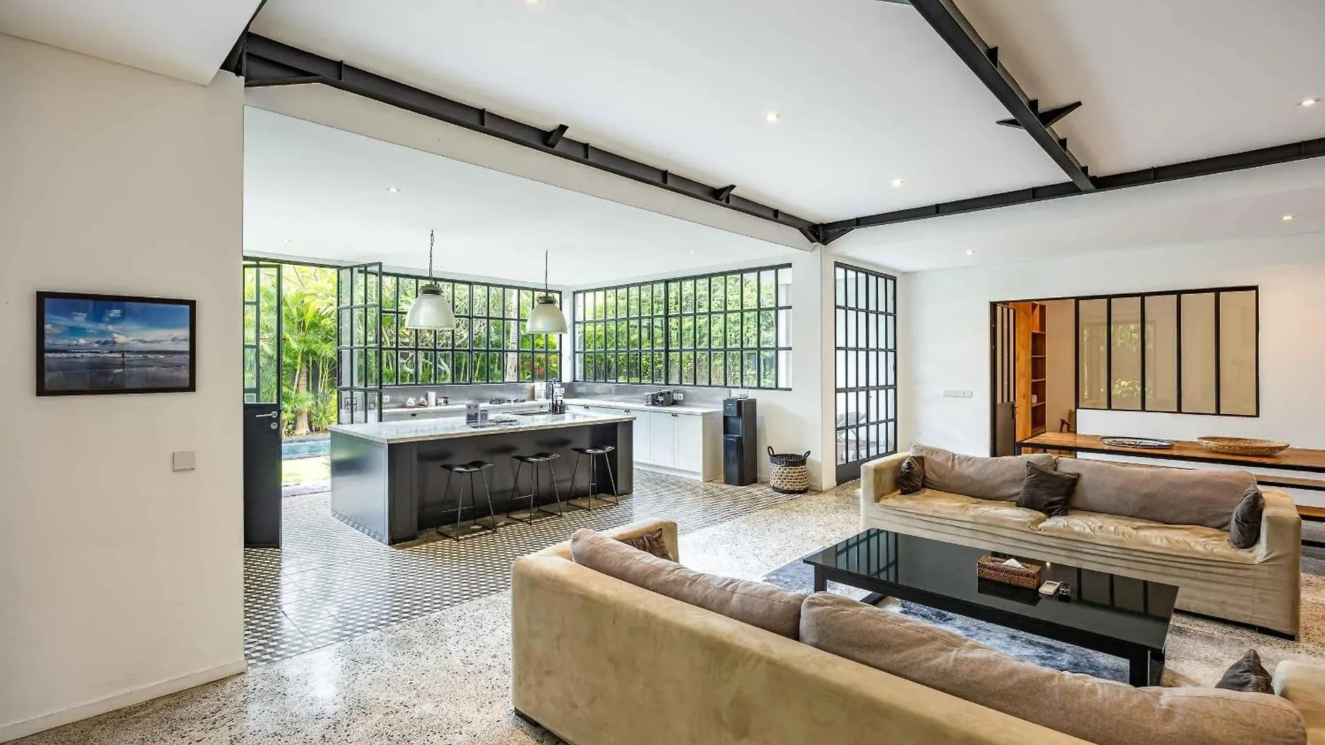 Villa Tupai - Best Location 3Br With Ac Living Room, 600M To Berawa Beach, Perfect For Surfers Canggu  0*, Canggu (Bali)
